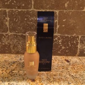 Estée Lauder Futurist Age-Resisting Makeup